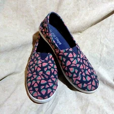 🥿 Citi Steps Classic Slip Ons sz 8 M Black & Red Watermelon Print Canvas Fabric