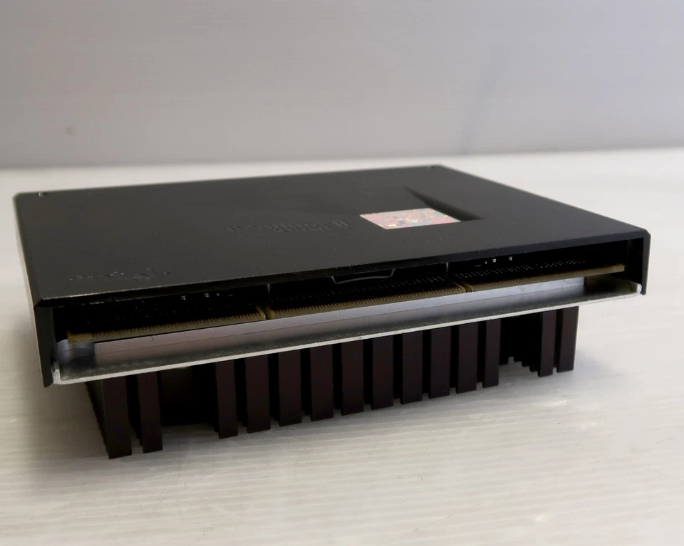 Intel Pentium II Xeon 450MHz, Slot 2, 1MB Cache, 100MHz, SL33U, Collectors Item - Image 2 of 4