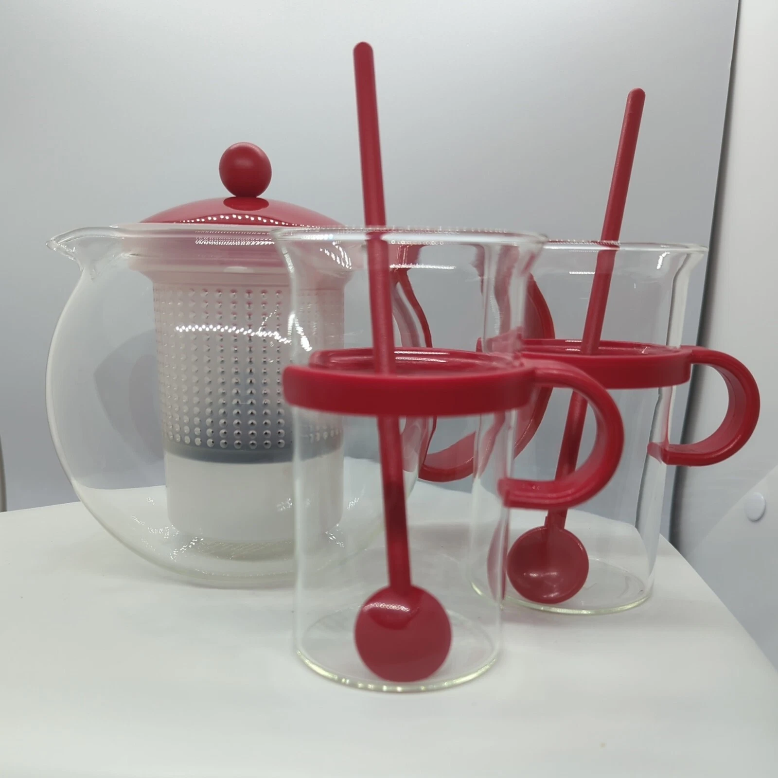 Bodum Tea Press Set With 2 Tea Mugs w/Spoons Glass w/ Red Plastic Lid & Handles