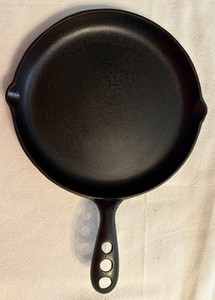 Vintage RARE 3 Hole Handle Wagner Ware Sidney -O- Half Skillet 7A- Very Nice