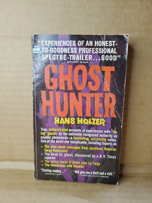 Ghost Hunter by Hans Holzer Vintage Paperback Book 1963 Ace Star K-210