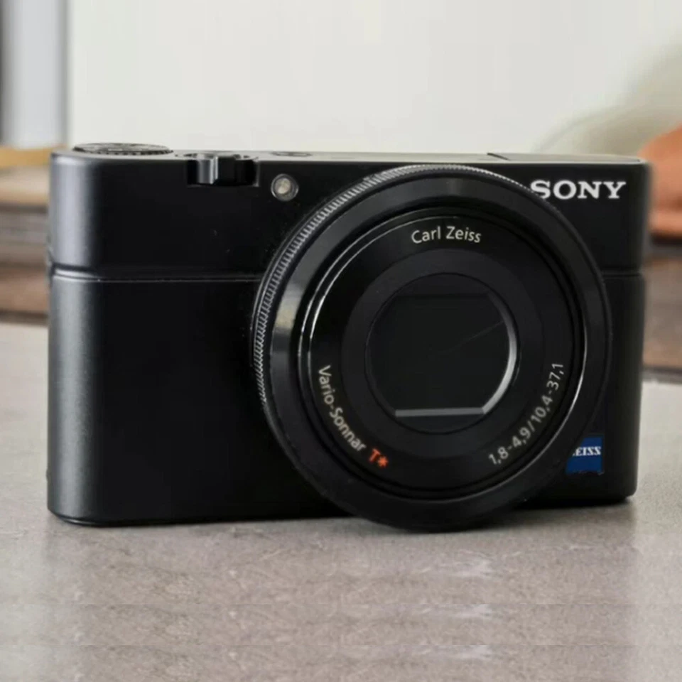 90%NEW-Sony RX100 20.2 MP 3.6 x Compact Digital Camera w/Charger & Card&Battery - Image 3 of 4