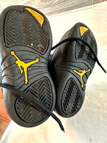 Jordan 12 Retro Sneakers Kids Size 6C Black Yellow Logo Low Top 850000-071 - Picture 7 of 14