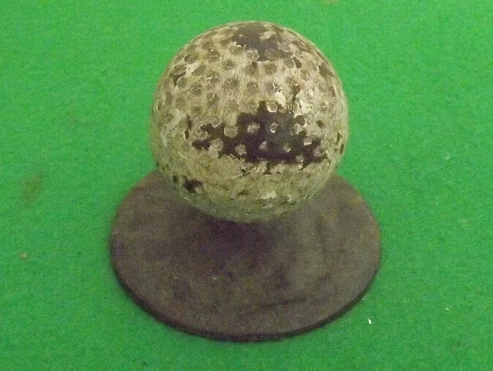 Golf Vintage Golf Ball Paperweight Metal Dimple Ball on Stand Cast Iron