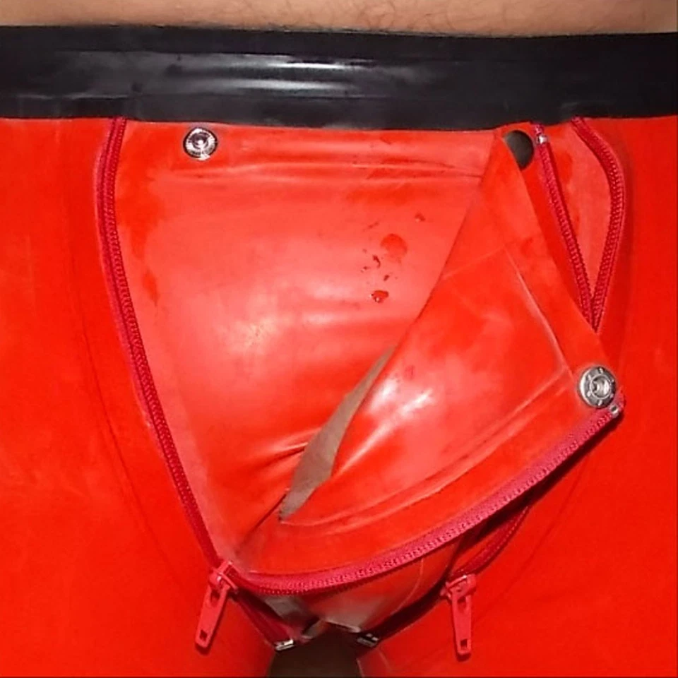 Latex Shorts mit Doppel-Reißverschluss/Innenbeutel Rot  (XL) - Bild 3 von 4