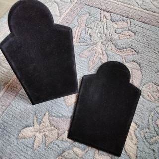 2 KETTENHALTER AUFSTELLER Pappe Samtüberzug gebraucht