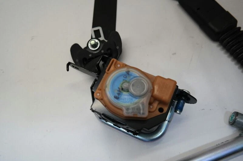 11-16 HYUNDAI ELANTRA SEDAN FRONT PASSENGER RIGHT SEAT BELT RETRACTOR OEM - Image 4 of 4