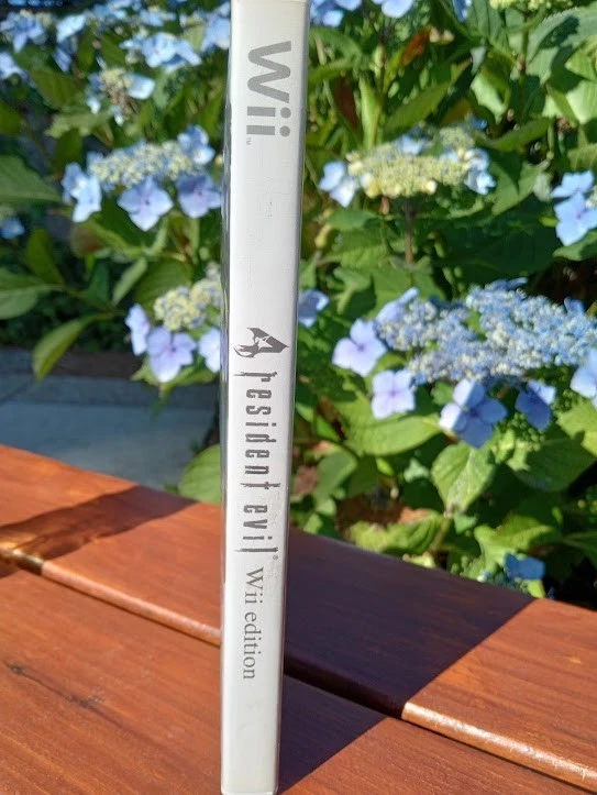 Resident Evil 4 Wii Edition (Nintendo Wii, 2007) complete CIB w/ Manual - Image 4 of 4