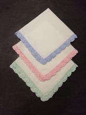 3 Taschent&uuml;cher wei&szlig; Baumwolle Handarbeit breite bunte H&auml;kelspitze