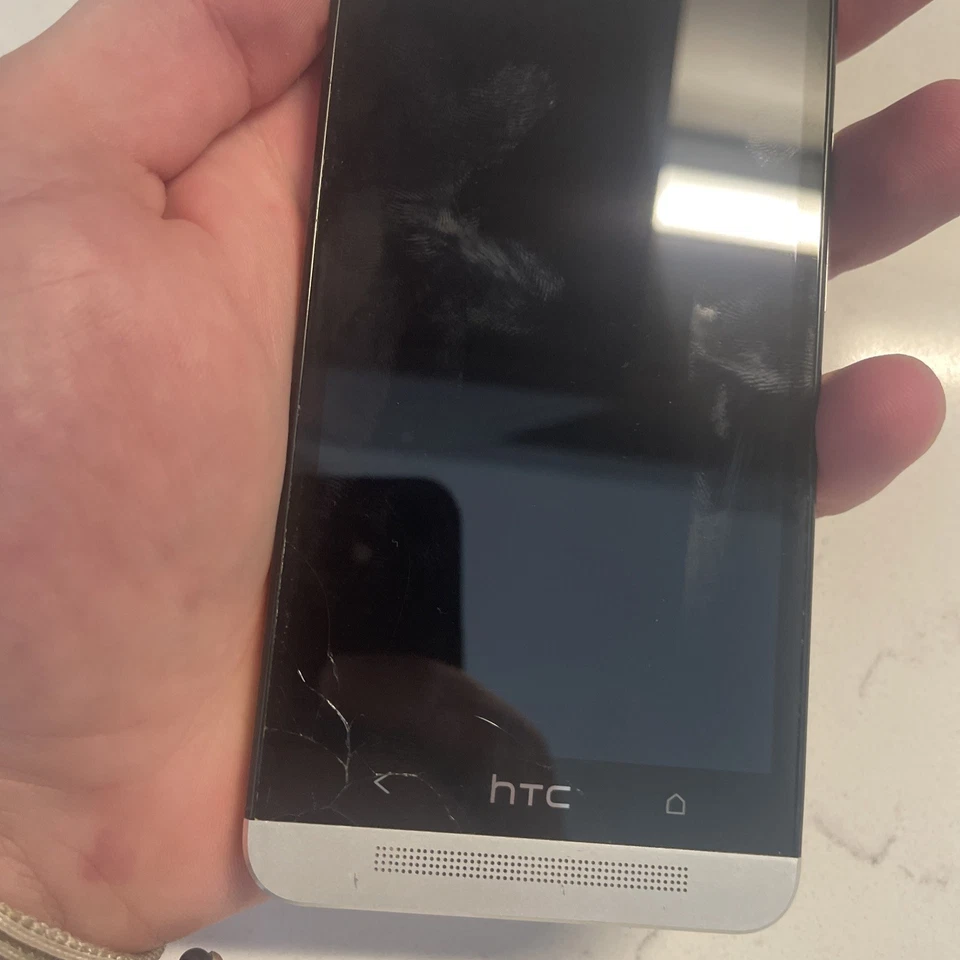 Серебристый смартфон (Verizon) HTC One M7 - 32 ГБ - Изображение 2 из 3