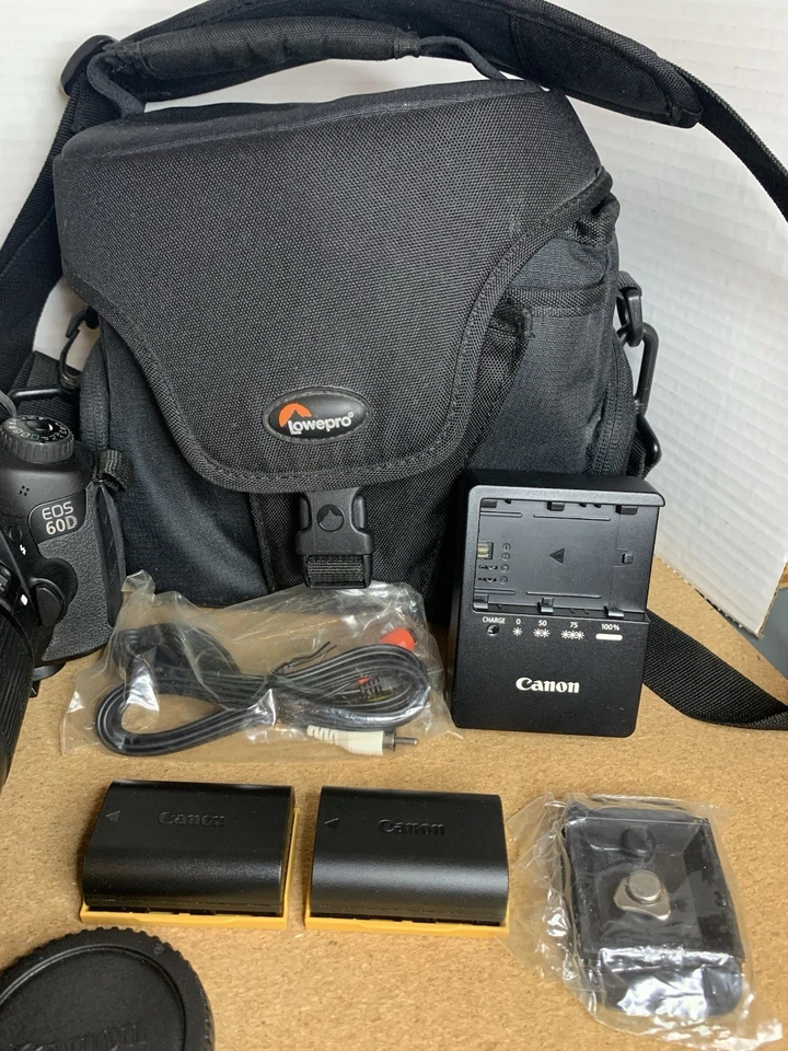Canon EOS 60D Digital 18.0 MP SLR Camera 18-135mm Lens 2 Batteries, Charger And - Image 2 of 4