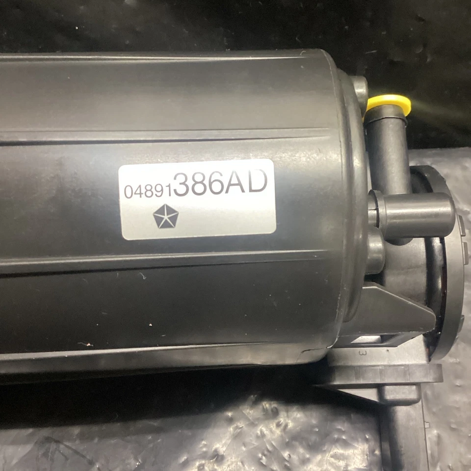 Nuevo bote de vapor de combustible Mopar 2003-2006 300M Sebring Stratus 04891386AD fabricante de equipos originales Foto 2 de 4