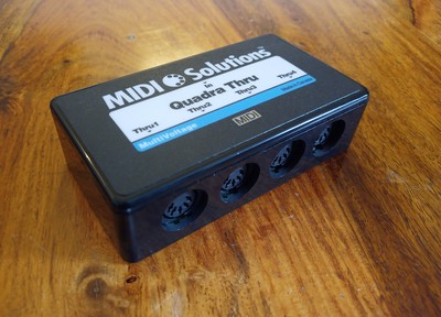 Midi Solutions Quadra Thru Multi Voltage Midi Prozessor 1 in 4 Thru mit Box sehr guter Zustand