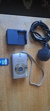 Canon IXUS 700 / PowerShot Digital ELPH SD500 7.1MP Digital Camera - Silver