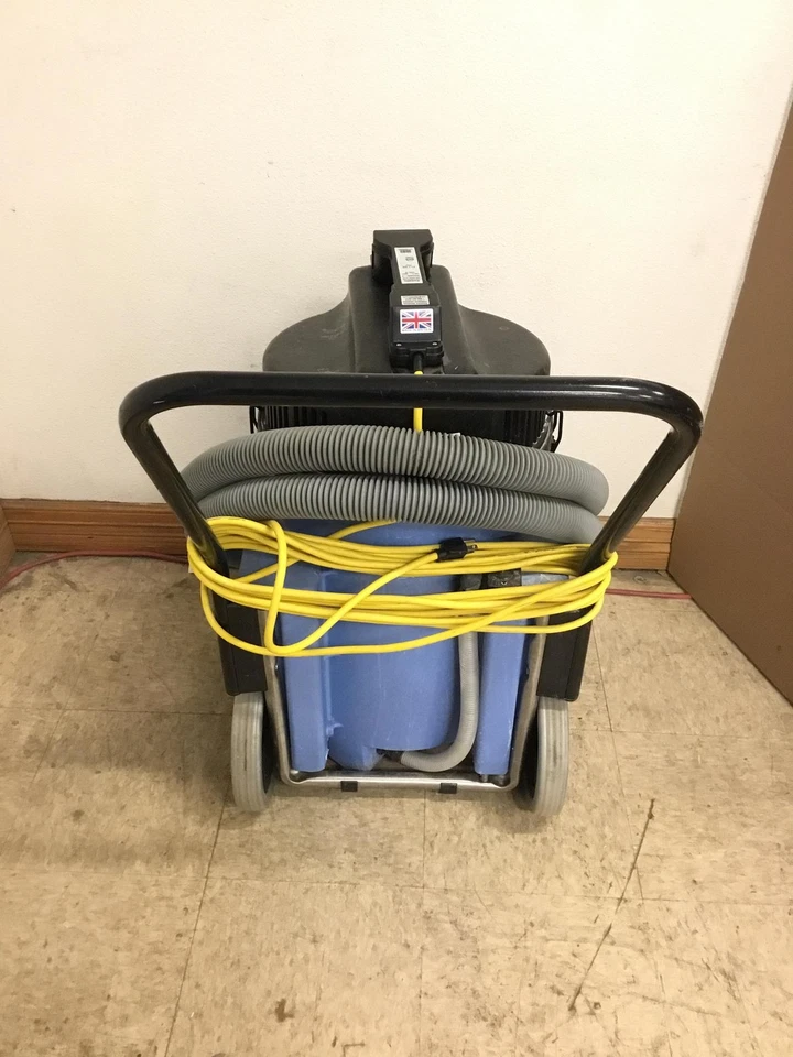 Aspiradora en seco y húmedo Nacecare Numatic WVD900-2 32 litros con manguera, FUNCIONA Foto 3 de 4