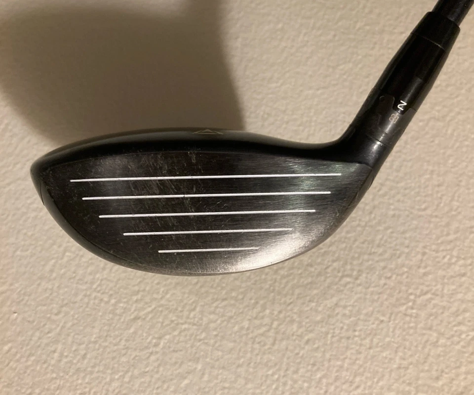 Titleist 915F 18* #5 Madera de calle Grafito Diseño Tour AD MJ-6S Rígido Flexible Bueno Foto 2 de 4