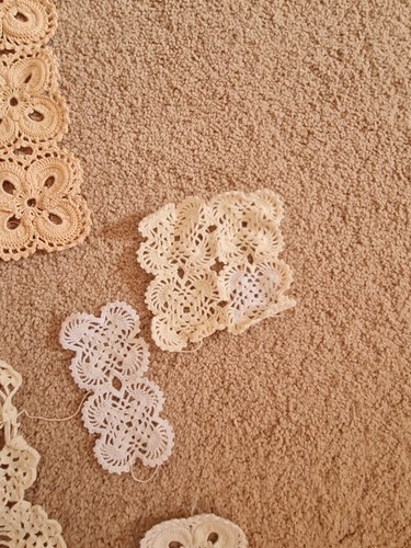 Doilies small square various hand crochet doileys doilys bulk lot vintage - Picture 4 of 7