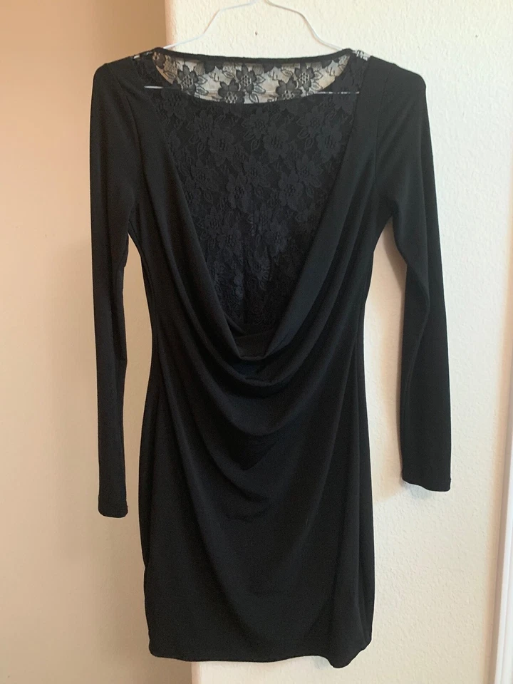 Vestido negro Jennifer Lopez con espalda de encaje talla pequeña Foto 2 de 3