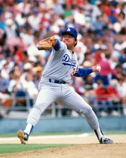 Los Angeles Dodgers FERNANDO VALENZUELA Glossy 8x10 Photo Baseball Print