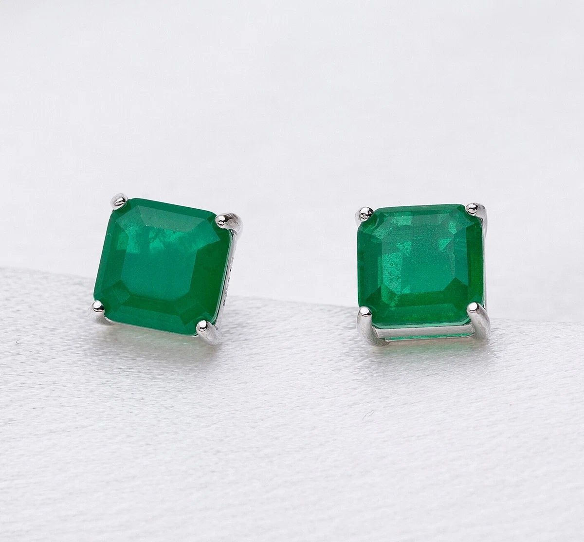 Boucle D'oreille Clip En Or Jaune 18 Carats (5.52g) Avec émeraude - Bijou D'occasion Parfait état