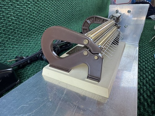 Vintage Read Pleaters Smocking Machine (16 Rows) w/ Power Motor & Extras - Picture 12 of 23