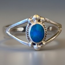 925 Sterling Silver Size 7 3/4, Small Oval Blue /Green Stone Ring 1.9 Grams R16