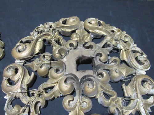 ~ PAIR ANTIQUE CARVED WOODEN CEILING MEDALLIONS ~ 20.25 ACROSS ~ SALVAGE - Picture 7 of 12