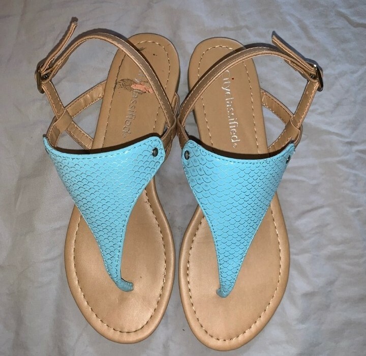 APL city classified sandals