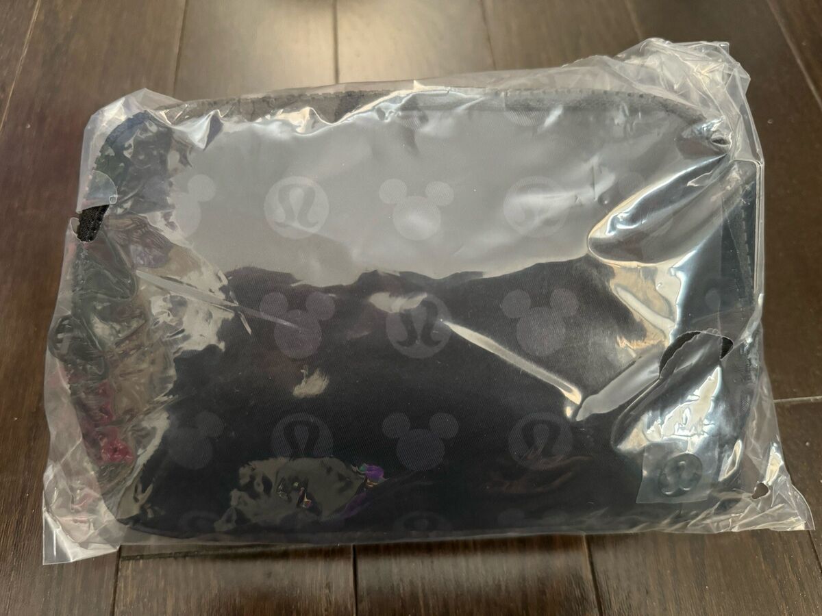 Disney x lululemon Black Everywhere Belt Bag 1L Limited Disney x lululemon Black Everywhere Belt Bag 1L Limited