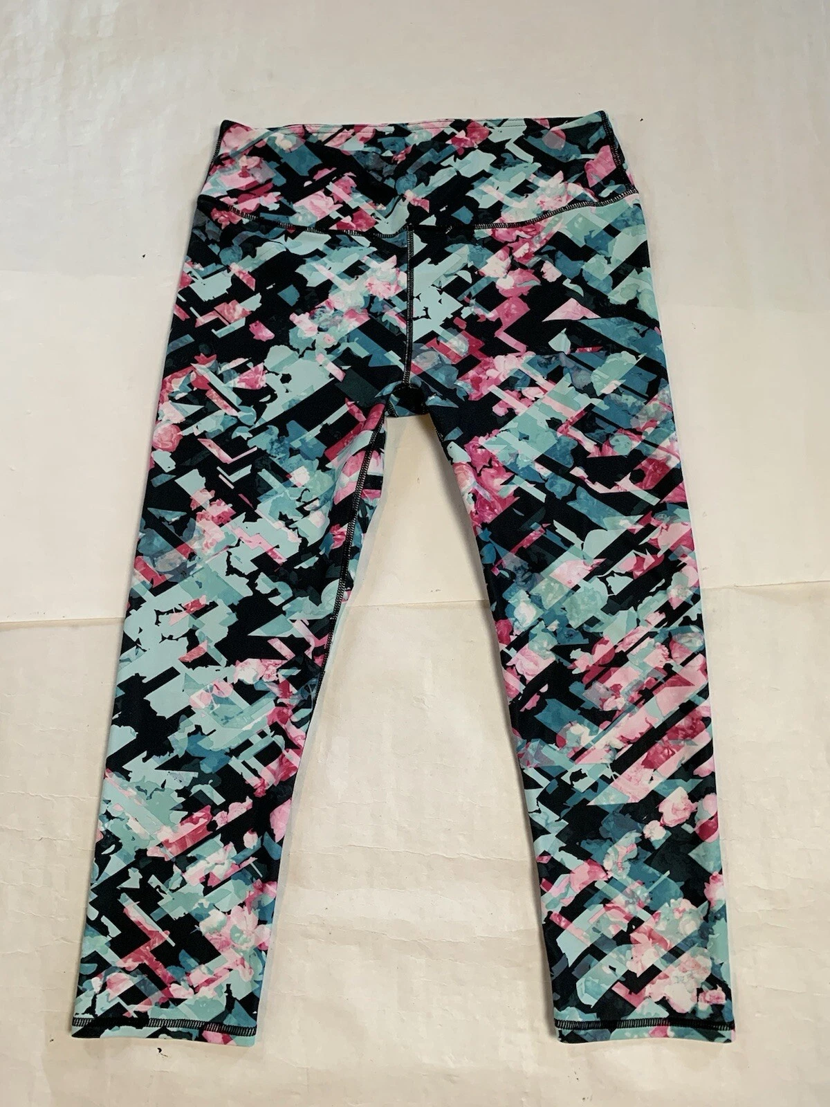 fabletics capri cropped geometric leggings