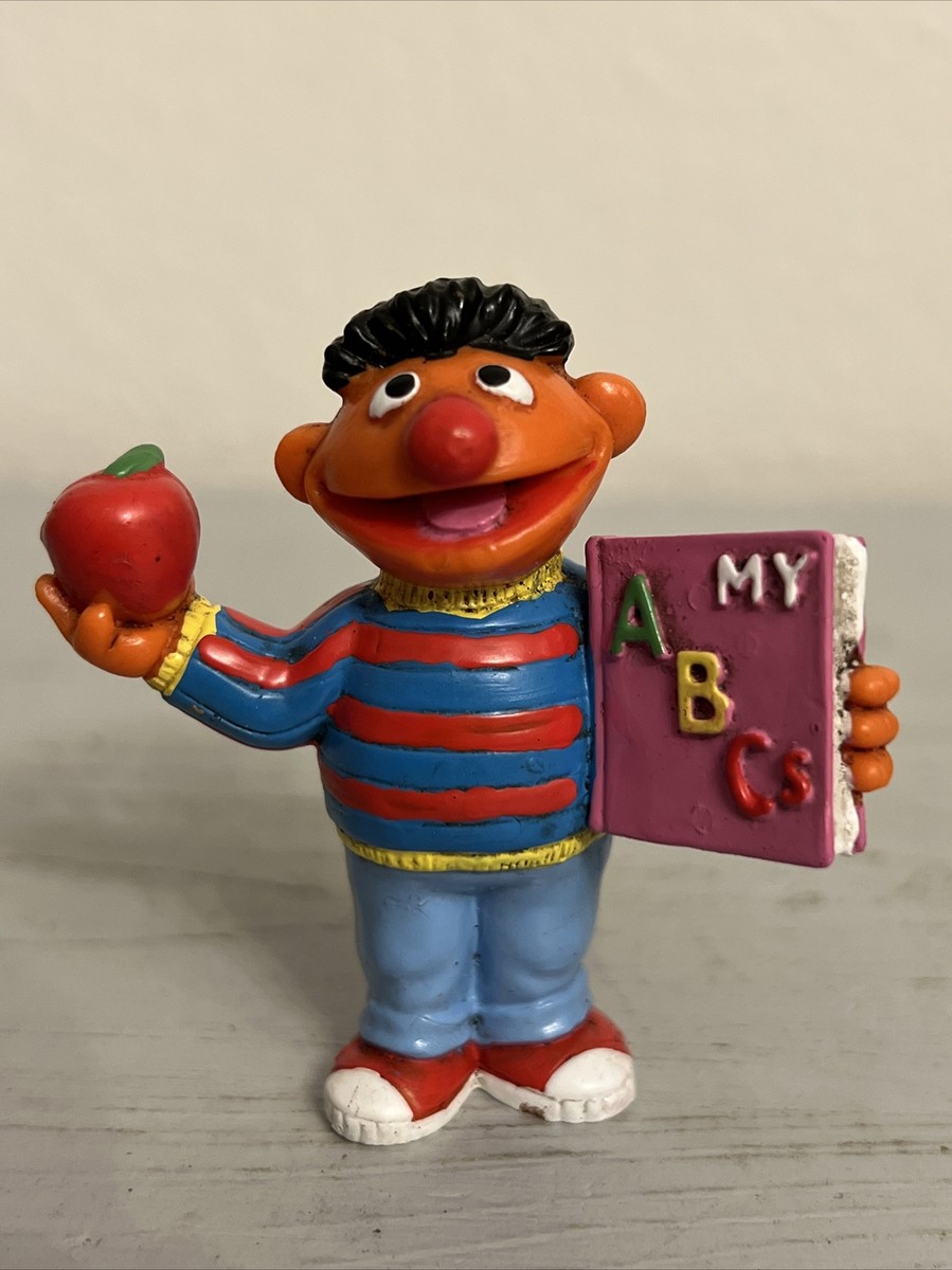 ERNIE SESAME STREET THE MUPPETS 2.5” ACTION FIGURE VNTG