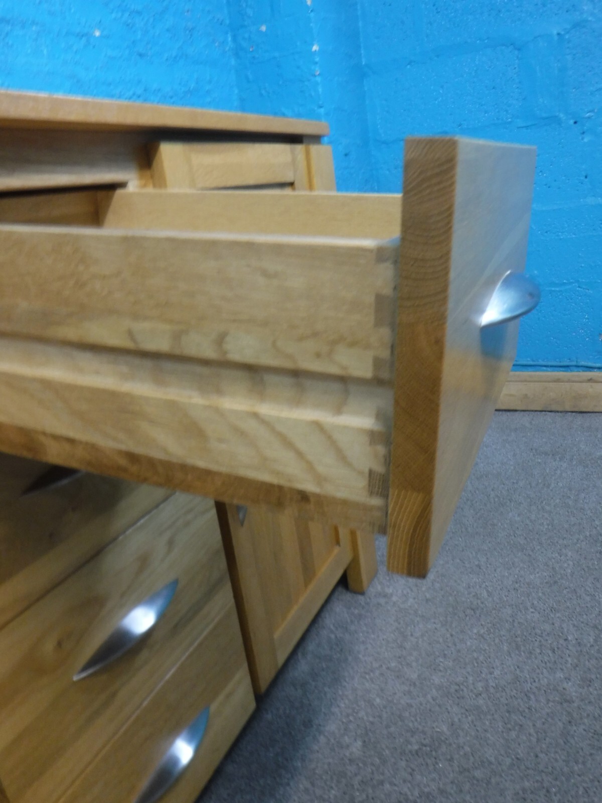 OAK FURNITURE LAND DOVETAILED SOLID OAK 3DOOR 4DRAWER WIDE SIDEBOARD