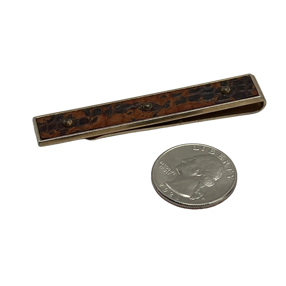Barra de corbata Swank vintage tono dorado marrón imitación cuero inserto 2 3/4 pulgadas Foto 2 de 4