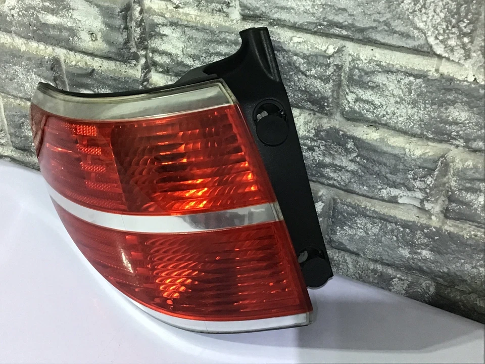 Luz trasera izquierda Saturn Outlook 2007-2010 (lado del conductor) OEM, COMPLETA Foto 4 de 4