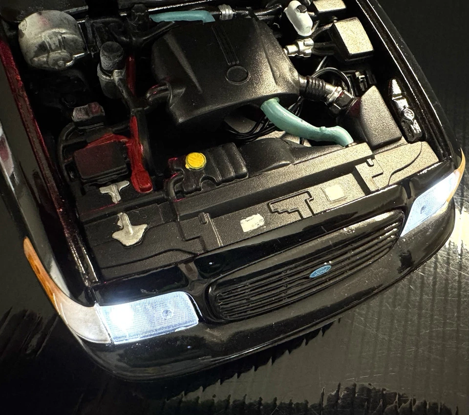 2001 Ford Crown Victoria LX Sedan Black Slick Top Undercover 1/18 With Lights - Image 3 of 4