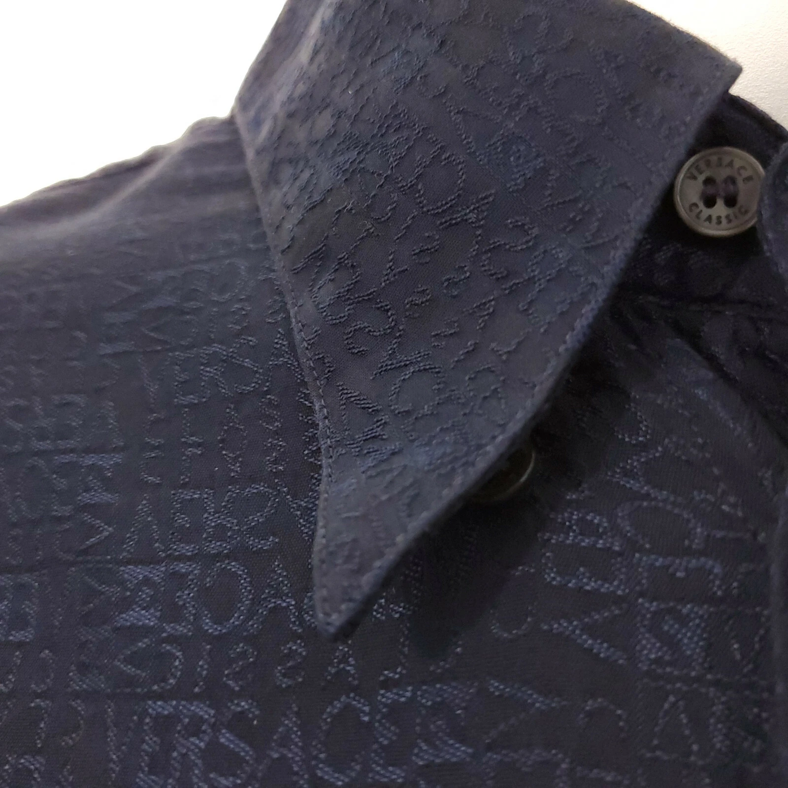 Vintage Versace Classic V2 ""Versace"" TUTTA stampa vintage da uomo 17 1 2 blu navy