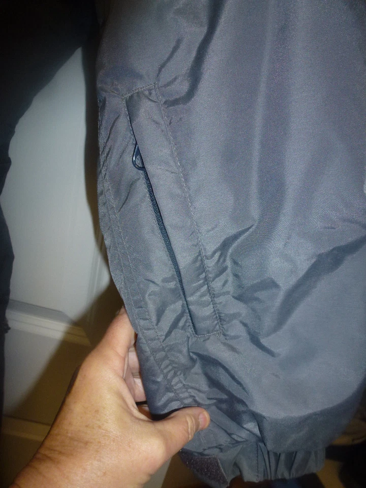 Traje de nieve Columbia para hombre con capucha talla grande gris con ribete morado muy acolchado. Foto 4 de 4