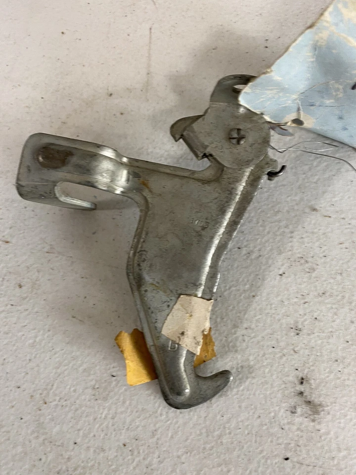 Pontiac Bonneville Catalina 1973 capó captura de seguridad NOS 73 Foto 2 de 4