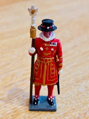 Tradition of London 54mm Yeoman Warder (Beefeater)