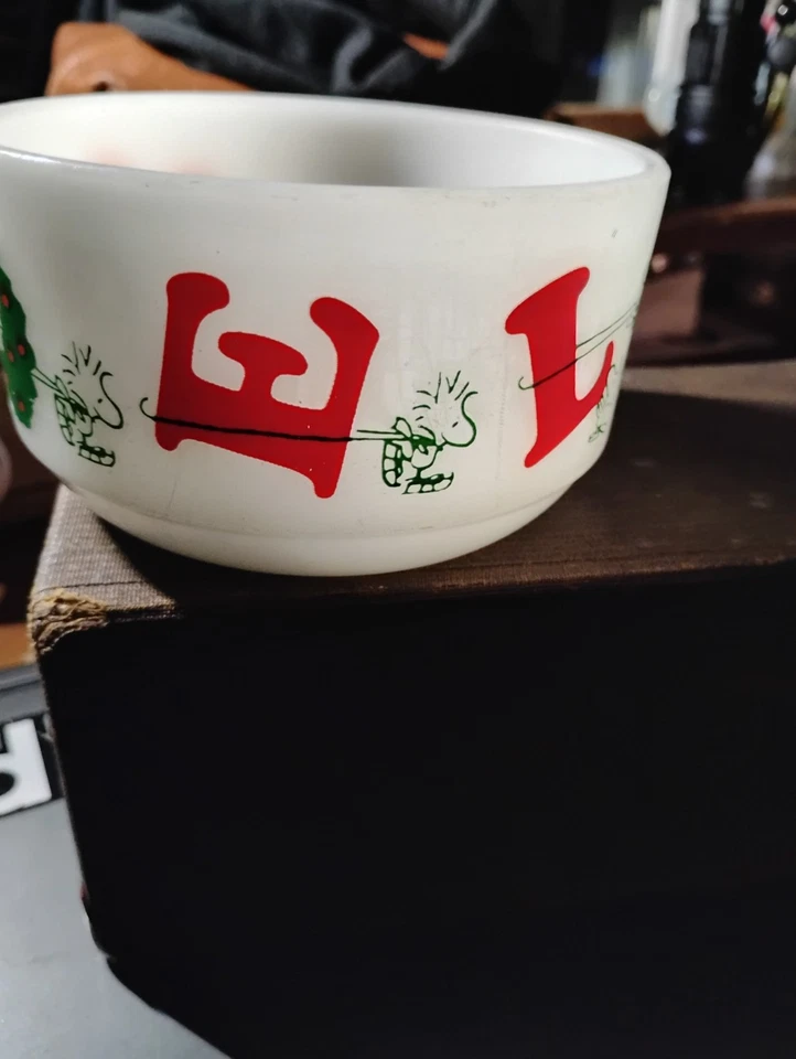 Cuenco Snoopy Noel de Fire King Milk Glass Hecho en 1958 Foto 3 de 4