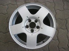 Eine Alufelge Leichtmetallfelge VW Golf IV 4  6Jx15 ET38  1J0601025B
