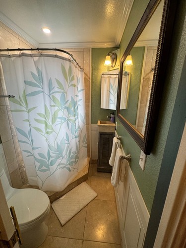 Private Bedroom(s) in Shared Apartment Walk To Waikiki Beach - Picture 19 of 21