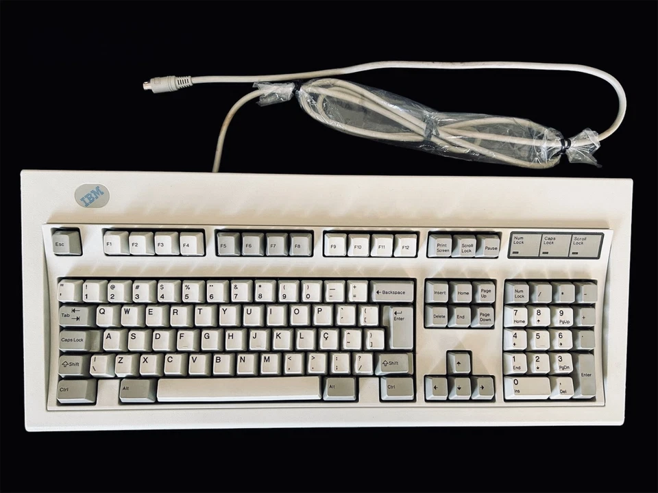 IBM Model M New Mechanical Keyboard 61G3974, 1995, RARE Portuguese version - Image 2 of 4