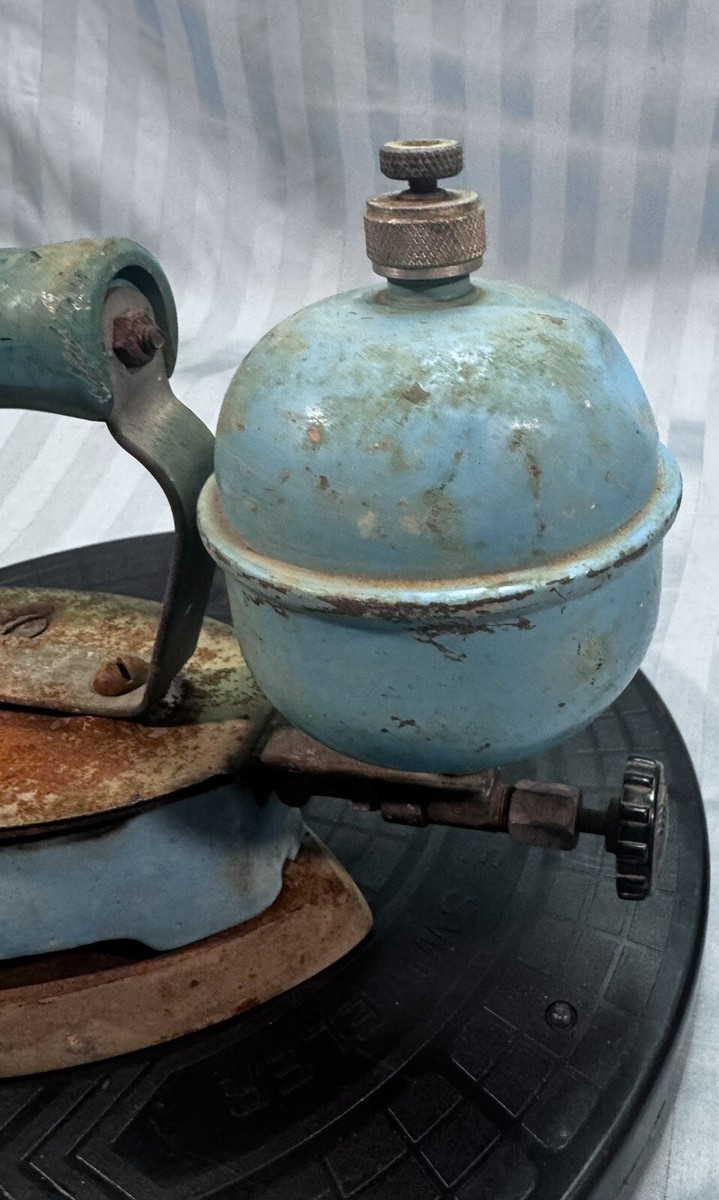 ANTIQUE BLUE COLEMAN INSTANT LITE SELF HEATING GASOLINE IRON w