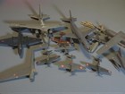 Lot maquettes avions vintage anciens, divers modèles militaires, à restaurer