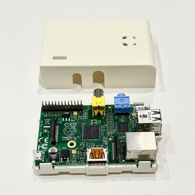 Raspberry Pi Model B Rev. 2 Einplatinencomputer 512MB inkl. Gehäuse 