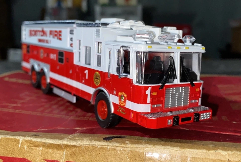 Kitbash 1:64 Code3 Saulsbury Heavy Rescue Boston Fire Department Rescue 1 Custom - Image 3 of 4