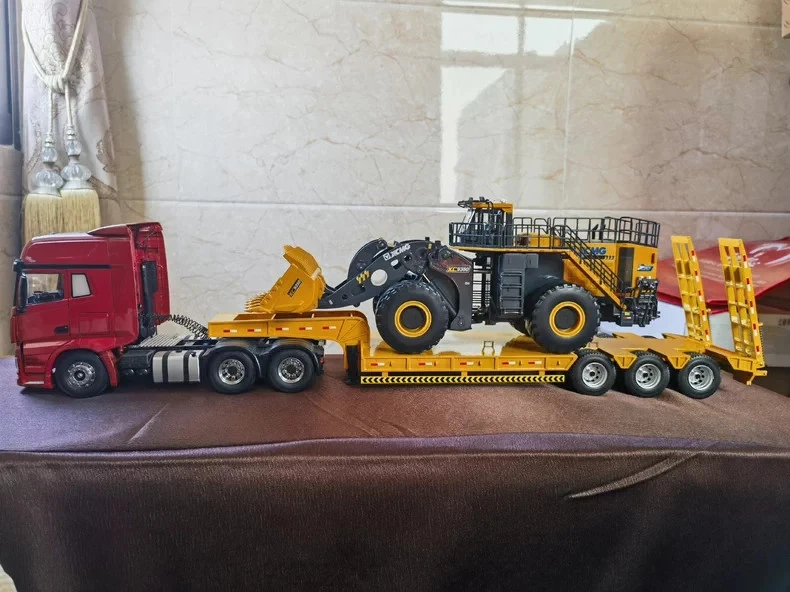 1:24 Metal Excavator Flatbed Truck: FAW J7 Tractor with XCMG XC9350 Large Loader - Image 4 of 4