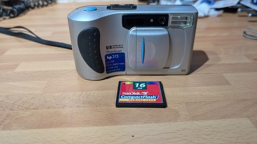 HP 315 Photosmart C8452A 2.1MP Digital Camera 2.5X Digital Zoom Working