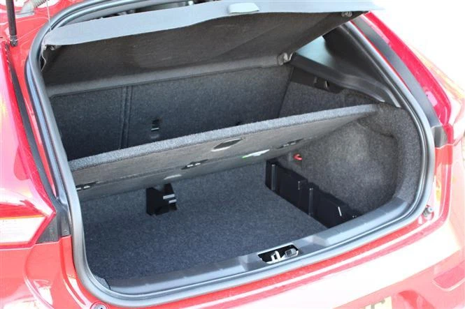 Volvo v40 raised boot floor deals